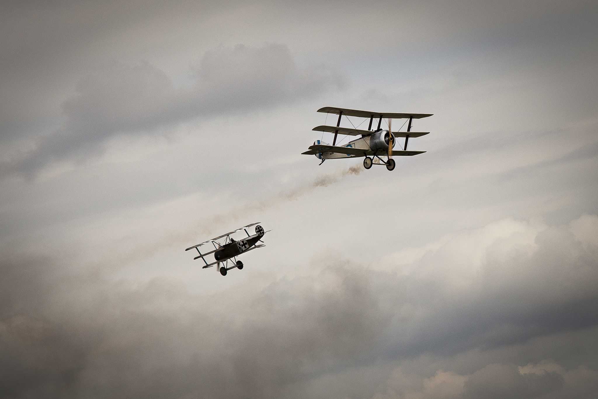 Tri-planes in a dogfight